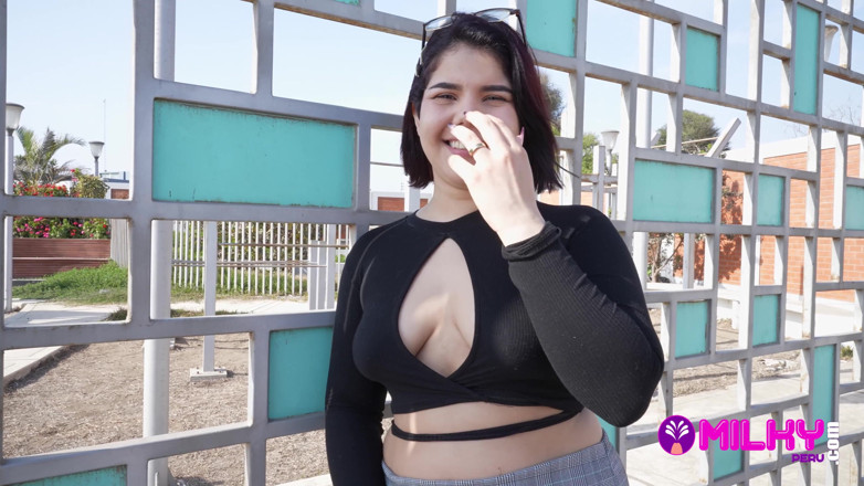 Milky Peru: Jade Sweet покорна и хочет, чтобы к ней относились как к сучке. Это то, как Богатый Эх мой народ продолжает наблюдать.