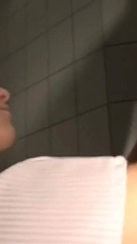 화장실에서 후배위 스타일을 따먹을 때 내 여친이 좋아해