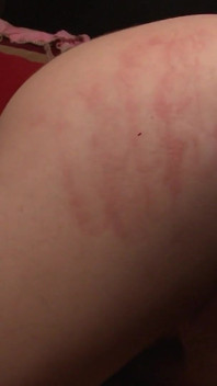 Meninas encharcadas em cena 2_babe com peitos pequenos adora paus mais velhos