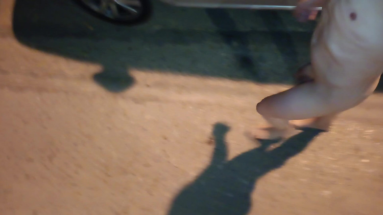 Dan Eagle: Оголена Сеча В Душі На Вулиці