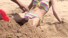 JAPAN IN LOVE: Perverzní japonská scéna 1_thin Japonka v bikinách masturbuje v autě a šuká...