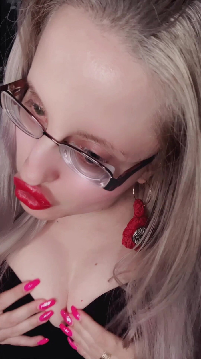 FinDom Goaldigger: Kozy Red Big Lips Bimbo JOI