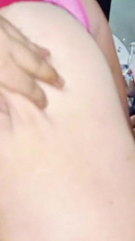 Mamă sexy matură suge pula și îi roz pizda ca să-mi ud pula
