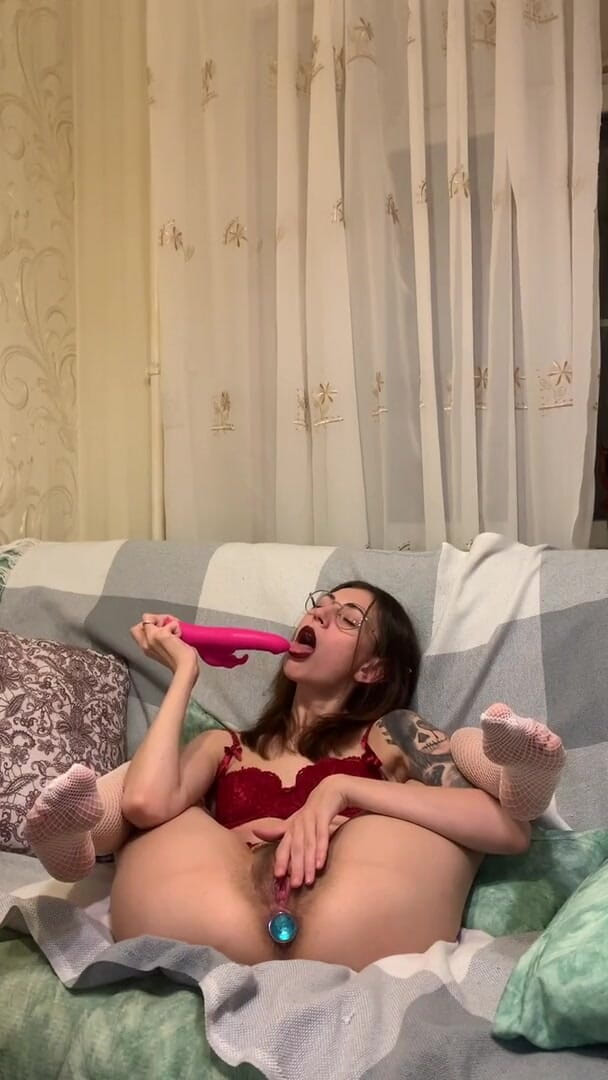 Tina Wink: Wild kitty in tattoos sucks dildo and brings her pussy...