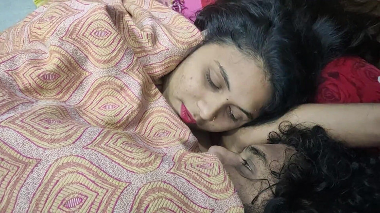 Vaigavarun45: बेडरूम में बेडशीट के नीचे मल्लू देसी जोड़ा हॉट चुदाई, मलयाली जोड़ा बेडशी6t के नीचे बेडरूम में हॉट रोमांटिक चुदाई