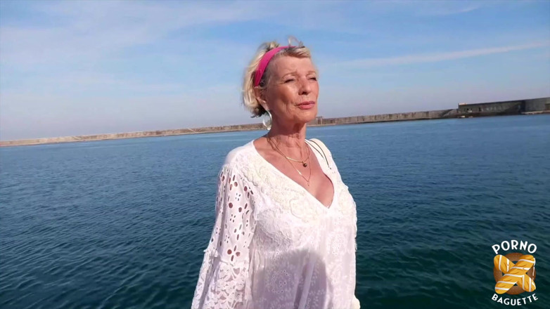 Porno Baguette: Eva 70 years old still wants two beautiful cocks