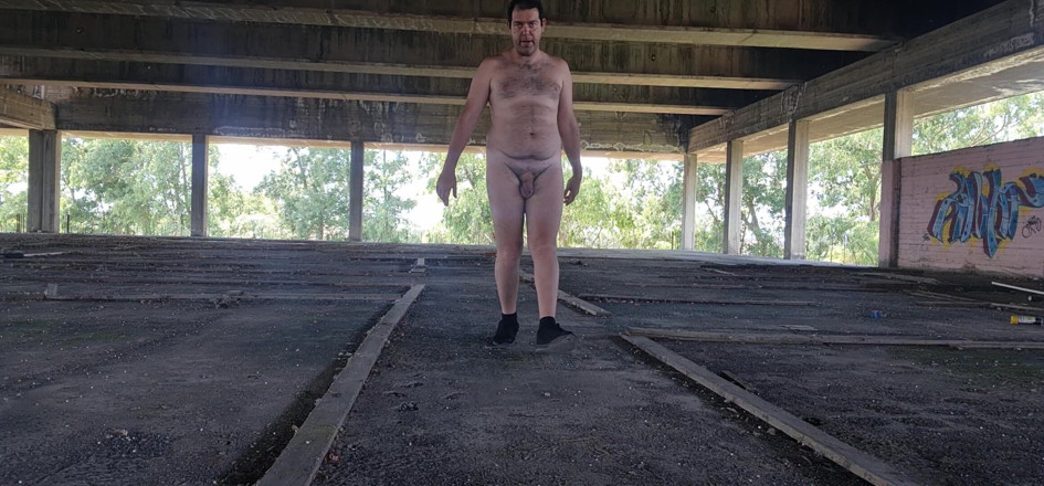 Mirko2589: Ganz nackt im Freien