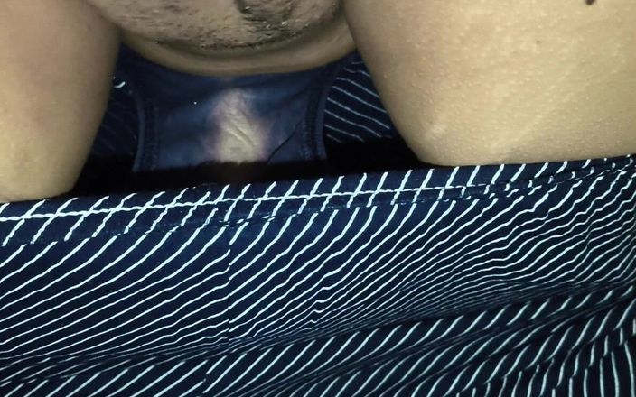 desilaunda96: Pacar ke rumahnya dan sama dia di sofa waktu keluarganya...