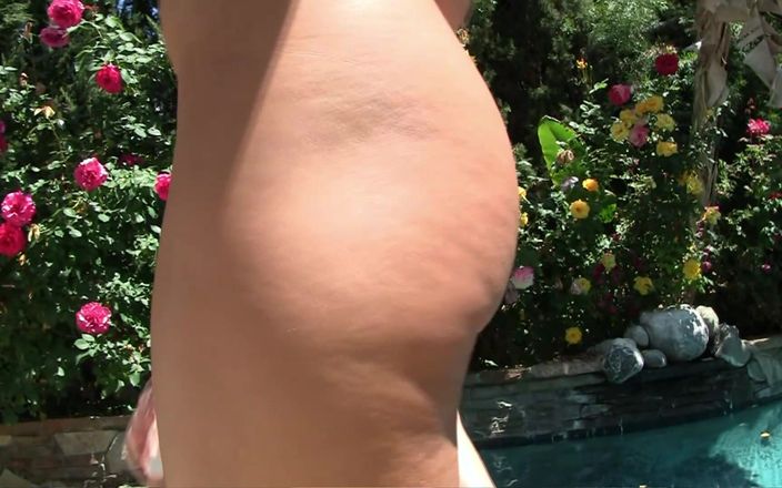 Pervy Studio: Rubia en sesión de sexo lésbico