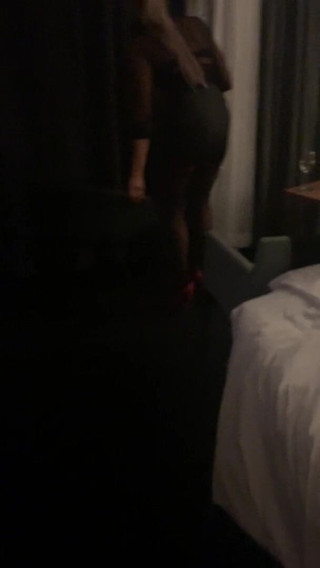 Sandra Likes Nylons: Hotel-night