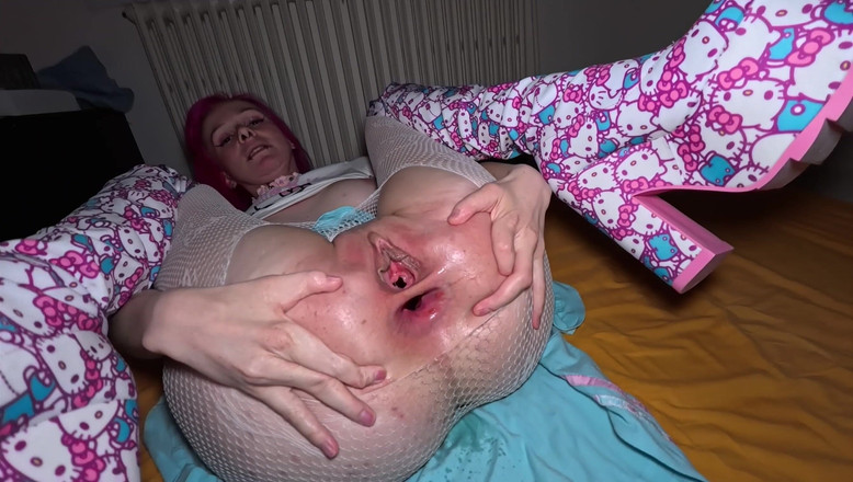 Lily Little Slut: 在浪荡公子的派对上硬