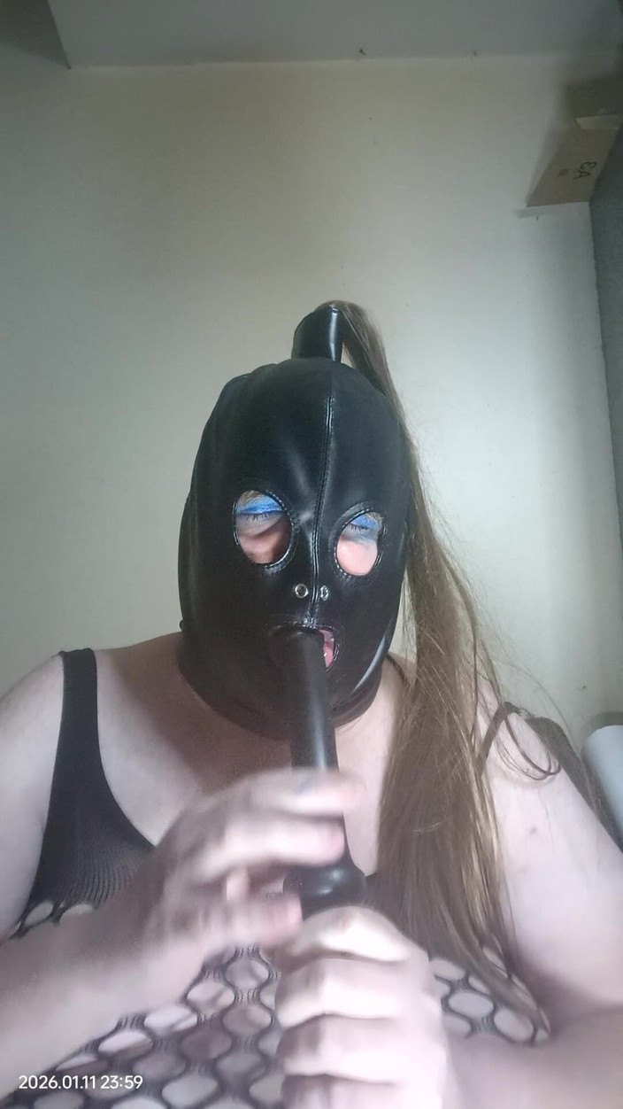 Stephanie-Nicole-TV: BBW TV Sucks Dildo and Slaps Her Cheeks with It...