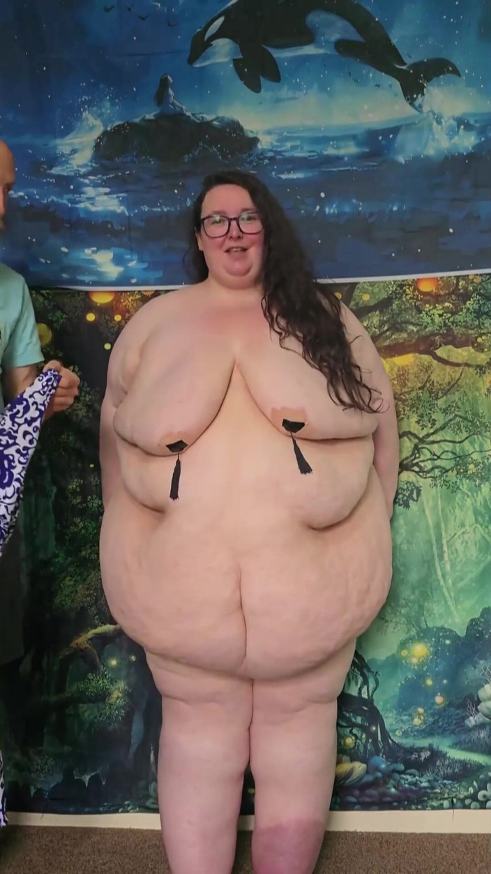 SSBBWLadyBrads: Ssbbw dibantu pas dengan kostum renang yang ketat