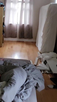 Sert parmakla sikiş, kaşıkla yandan sikiş ve vibratörle bitirdi