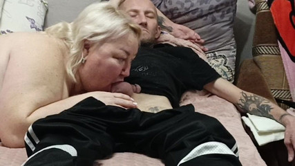 Zona901: sąsiad ssie kutasa, aby uzyskać kolejną partię spermy