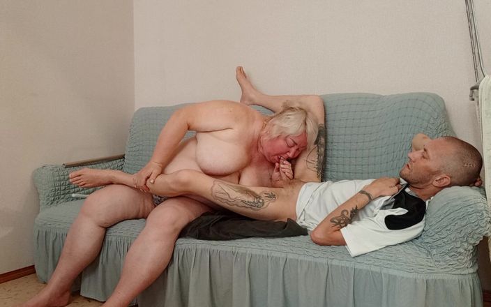 Zona901: Mijn vriend helpt me mijn pik af te trekken zodat...