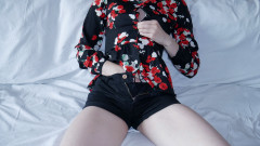 Me_little_fetish: Stiefschwester ohne bh unter ihrer bluse zeigt, wie mädchen von...