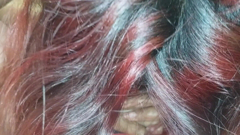 Uttar dinajpur: Przyrodnia siostra pomaga ręczna robota przyrodni brat Szybko czas hindi...