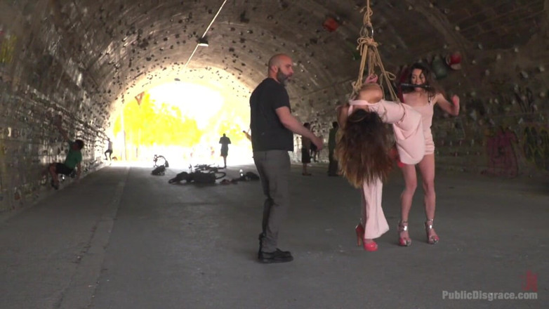 Public Disgrace by Kink: 初心者ペネロペが中断され、むち打ちと犯される