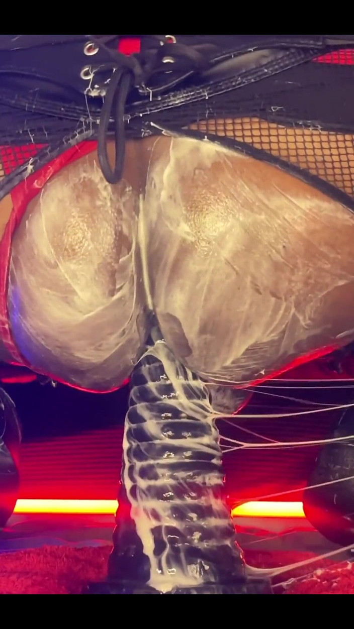 DipsoDeep: Femboy Dipsodeep Bottom umple de cremă gaura curului cu vibrator...