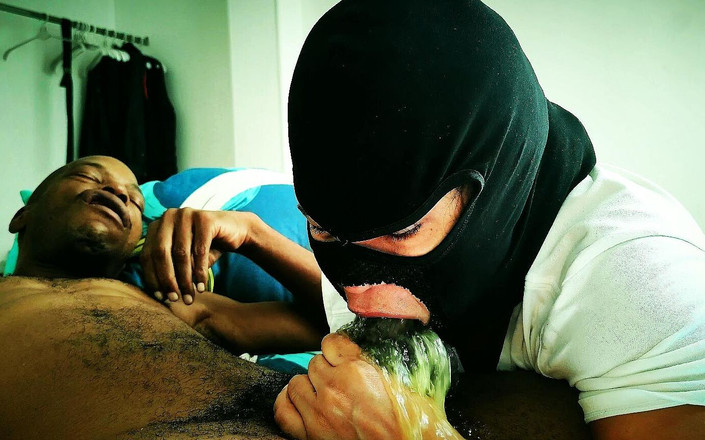 PABLO N3GROBAR: Berenang di Jus Perut Kolombia yang Panas