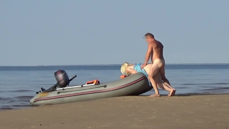 StrongSrg: Un barcaiolo ha dormito con una turista attraente