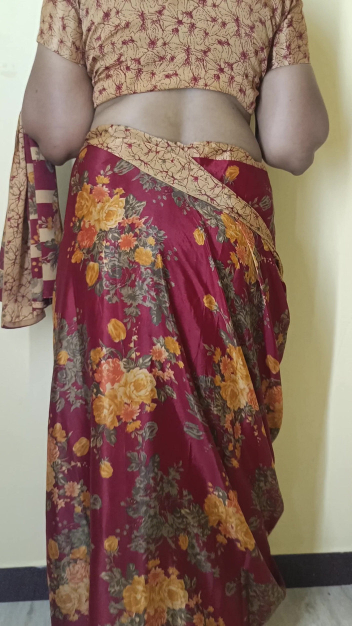 Inba: Red color saree cheating Housewife 1