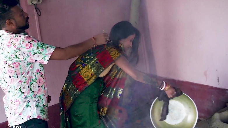 Indian porno creator: 若いインド人妻は、ダーティヒンディー語オーディオで彼女のDevarとホットセックス