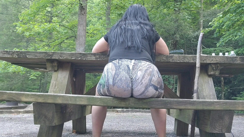 Julia Ryan: Giantess Morning Coffee with a Side of Farts