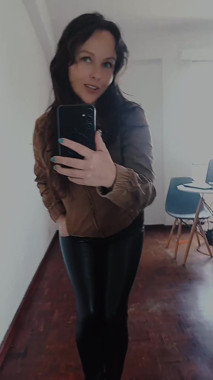 Kinky Lyrical: Pantaloni e tacchi a spillo di pelle