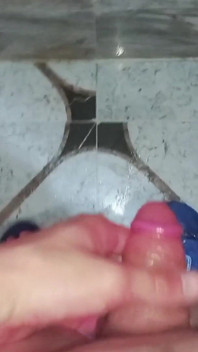 화장실에서, 신경질적인 신음으로 수동 자위, 너무 나빠서 만족시키지 못했어요