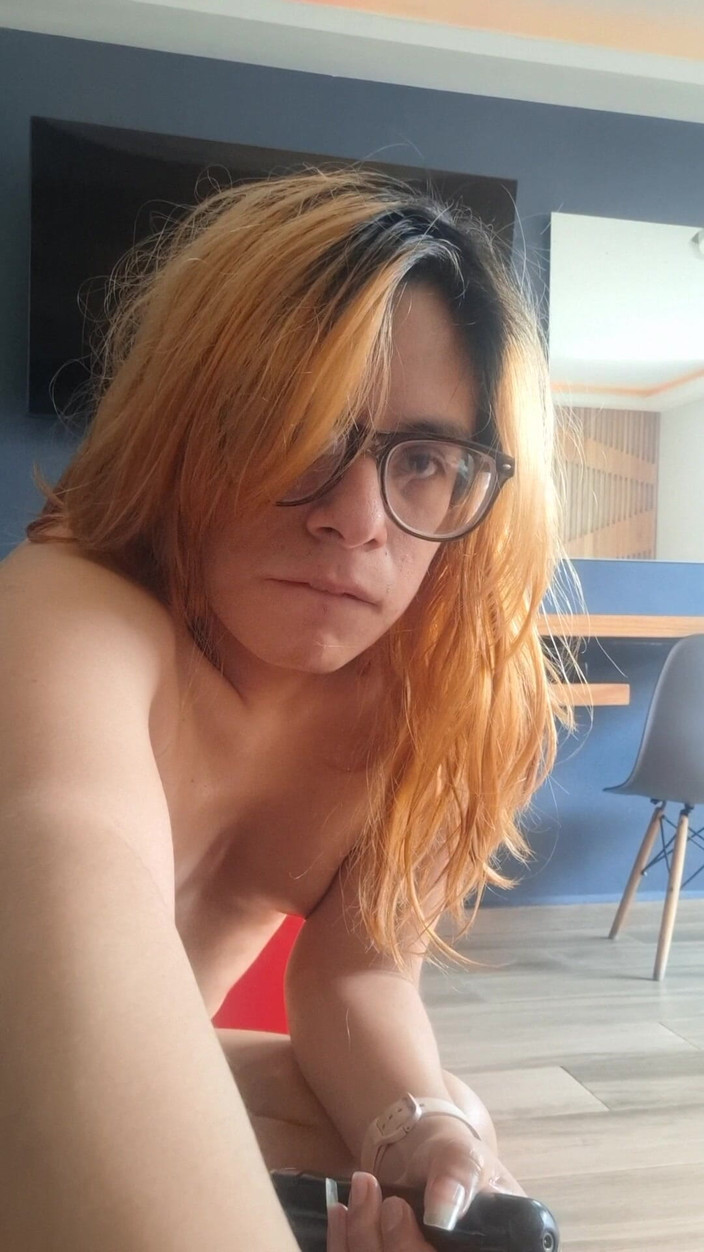 Crystal Phoenix: Sexy Sissy si hraje se svým vibrátorem