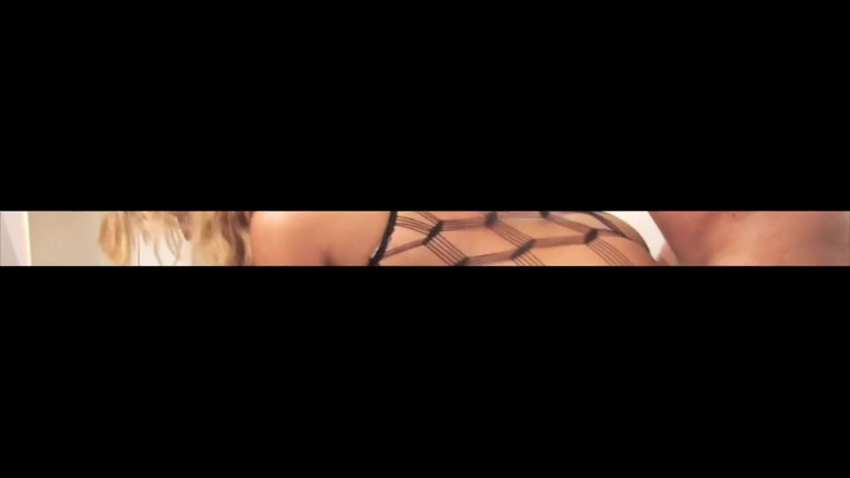 XdreamsTV: Rijpe vrouw is geil en wil een man scoren