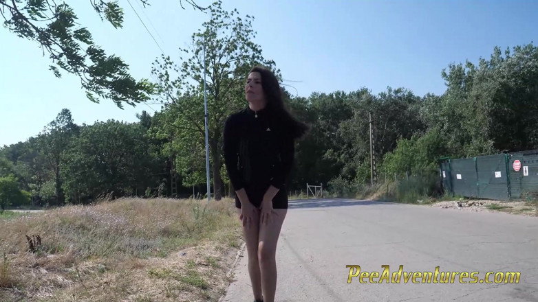 Pee Adventures: Čůrání přes mé krátké šortky
