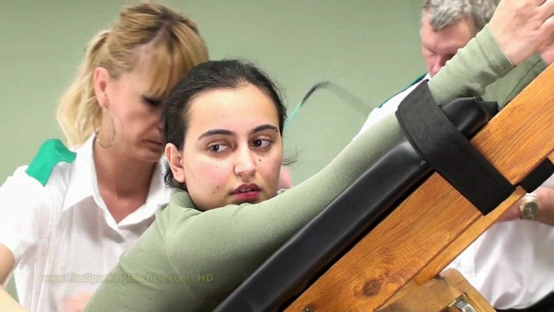 Spanking Server: La máquina de nalgadas - látigo de culo de Yasmeena