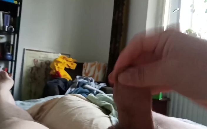Big Pisser: 从我的热辣鸡巴中快速射精。