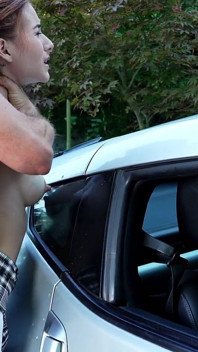 继妹的小屁股遇到了继兄弟的大鸡巴（乳汁滴落的奶子）