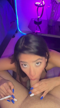 Chica Sexy En Pequeño Bikini, Garganta Profunda En Mi Polla Fumando Cigarrillo