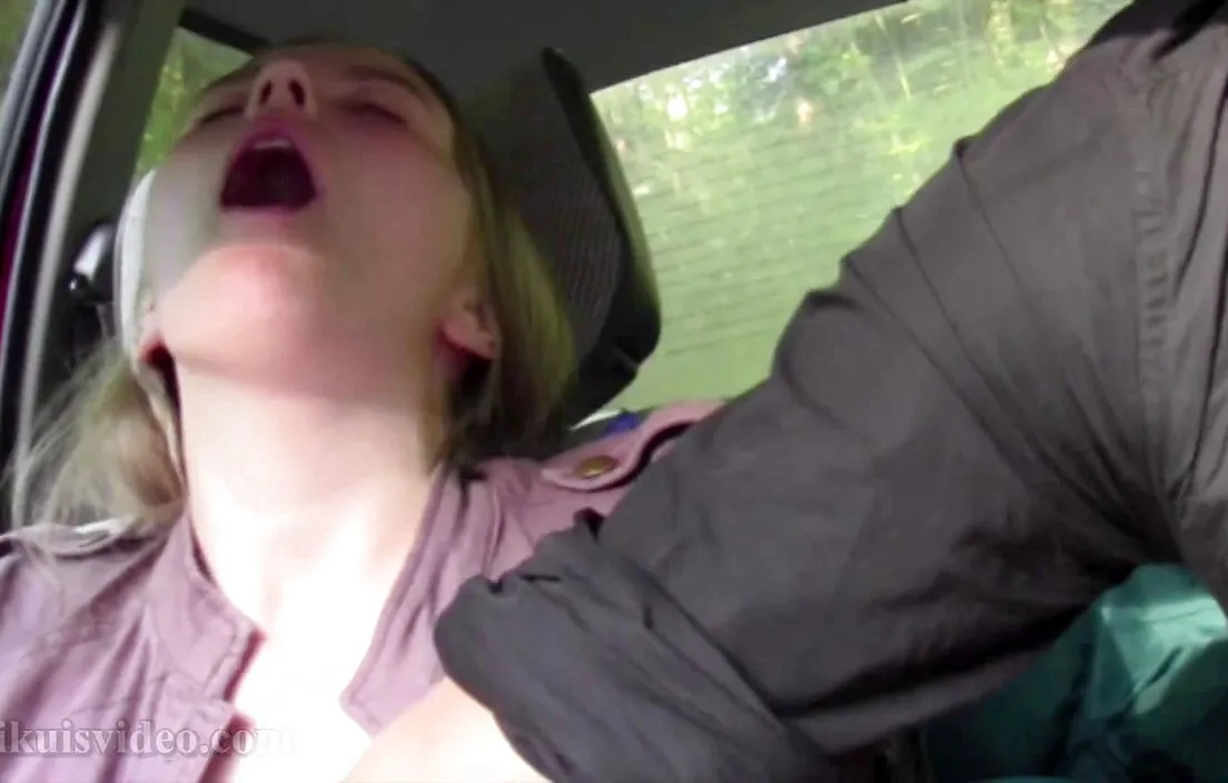 Young natural hitchhiker girl
