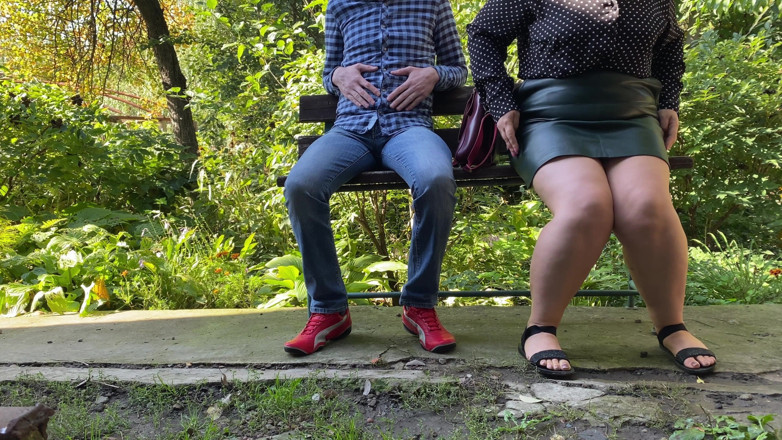 OurFetishLife: Na zewnątrz gruba milf podpaska i fetysz majtek