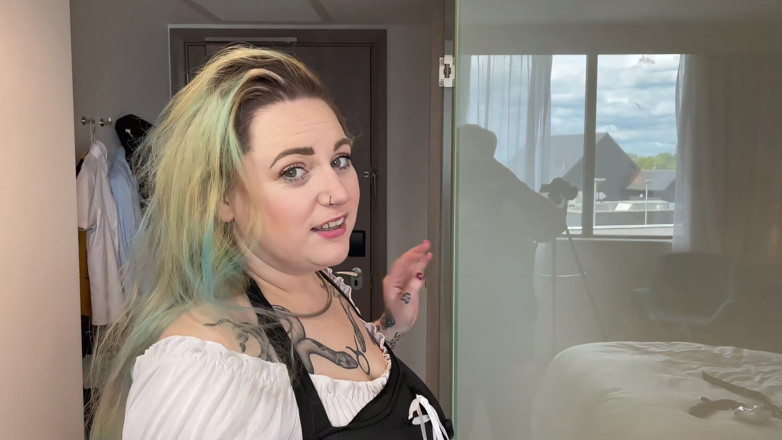 Bambi_beauty1: Servitoarea obraznică Pt10