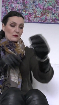 Náramkové hodinky a dlouhé kožené rukavice Styling JOI Lady Victoria Valente