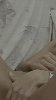สาวตัวเล็กผมน้ำตาลถอดผ้าที่การคัดเลือกก่อนดูดควยอย่างเสียว
