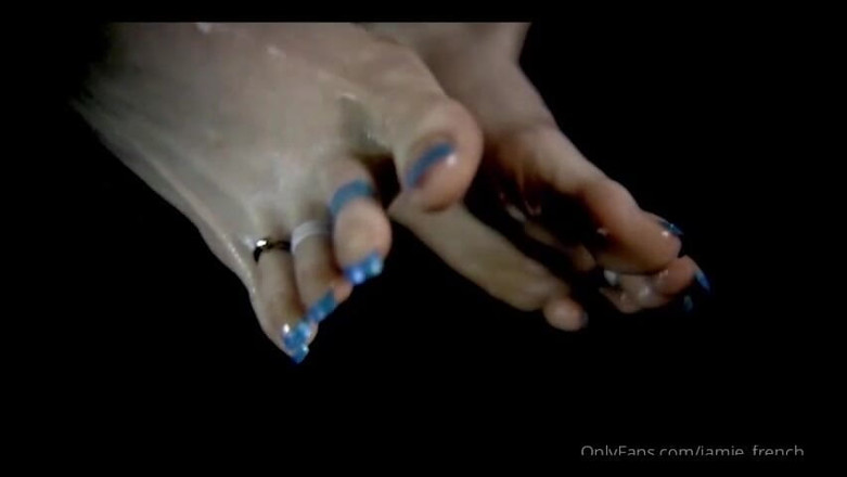 Jamie French: Bluenails_2