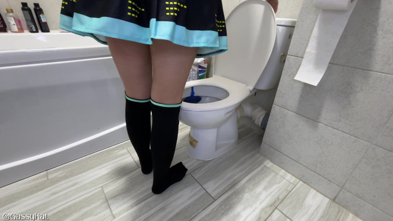 GassyKat: The Daily Toilet S2 Episódio 20: Hastune Miku