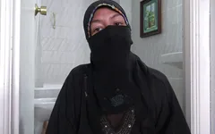 Olgun Müslüman orta yaşlı seksi kadın Londra'da Türk iş adamlarını aşağılıyor