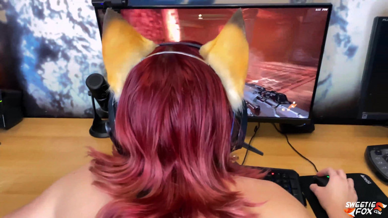Sweetie Fox: Babe doggystyle fucking and deep sucking dick while playing doom...