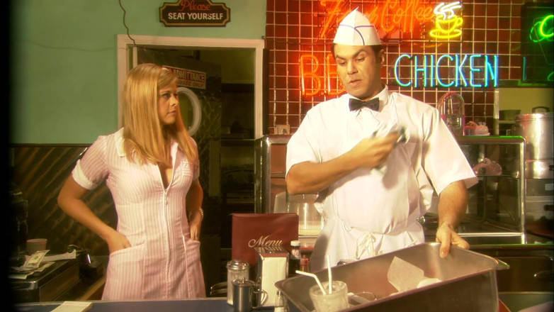 Tight little babes: Il giovane proprietario del ristorante con la figa perfetta viene...