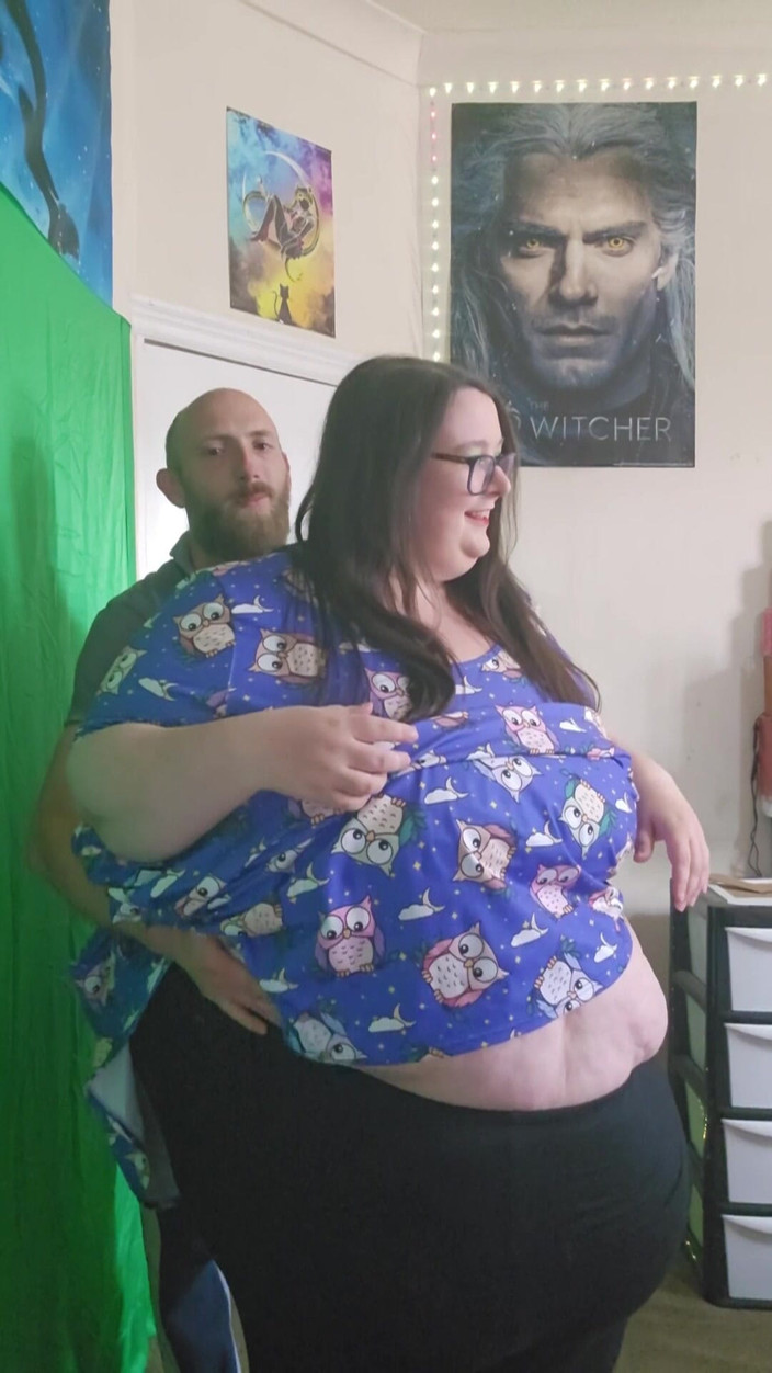 SSBBWLadyBrads: Viene spogliata dal cacciatore SSBBW