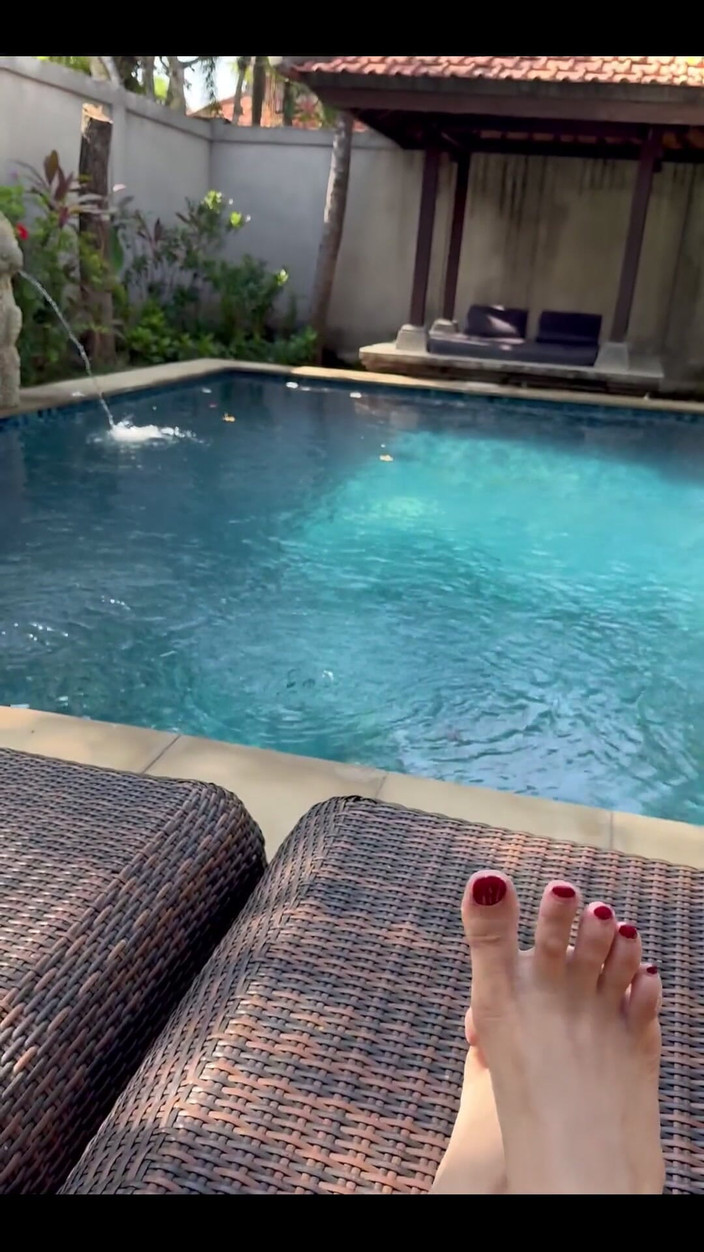 Aerie Rei: Dobré ráno. Tady je jeden, speciálně pro nohy fanoušky